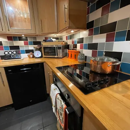 Cheerful 2 Bedroom Townhouse With Cinema Loft Pembroke Dock Exterior photo