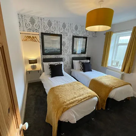 Cheerful 2 Bedroom Townhouse With Cinema Loft Pembroke Dock Exterior photo