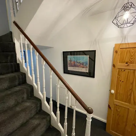 Cheerful 2 Bedroom Townhouse With Cinema Loft Pembroke Dock Exterior photo