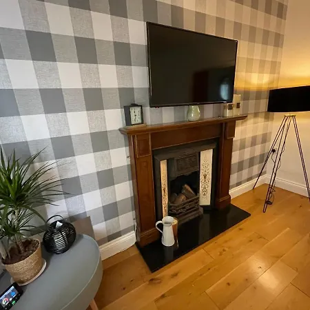 Cheerful 2 Bedroom Townhouse With Cinema Loft Pembroke Dock Exterior photo