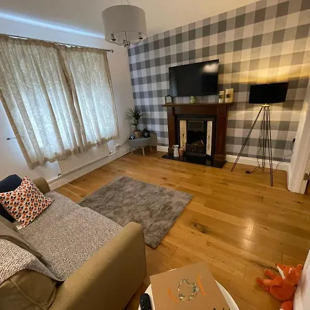 Cheerful 2 Bedroom Townhouse With Cinema Loft Pembroke Dock Exterior photo