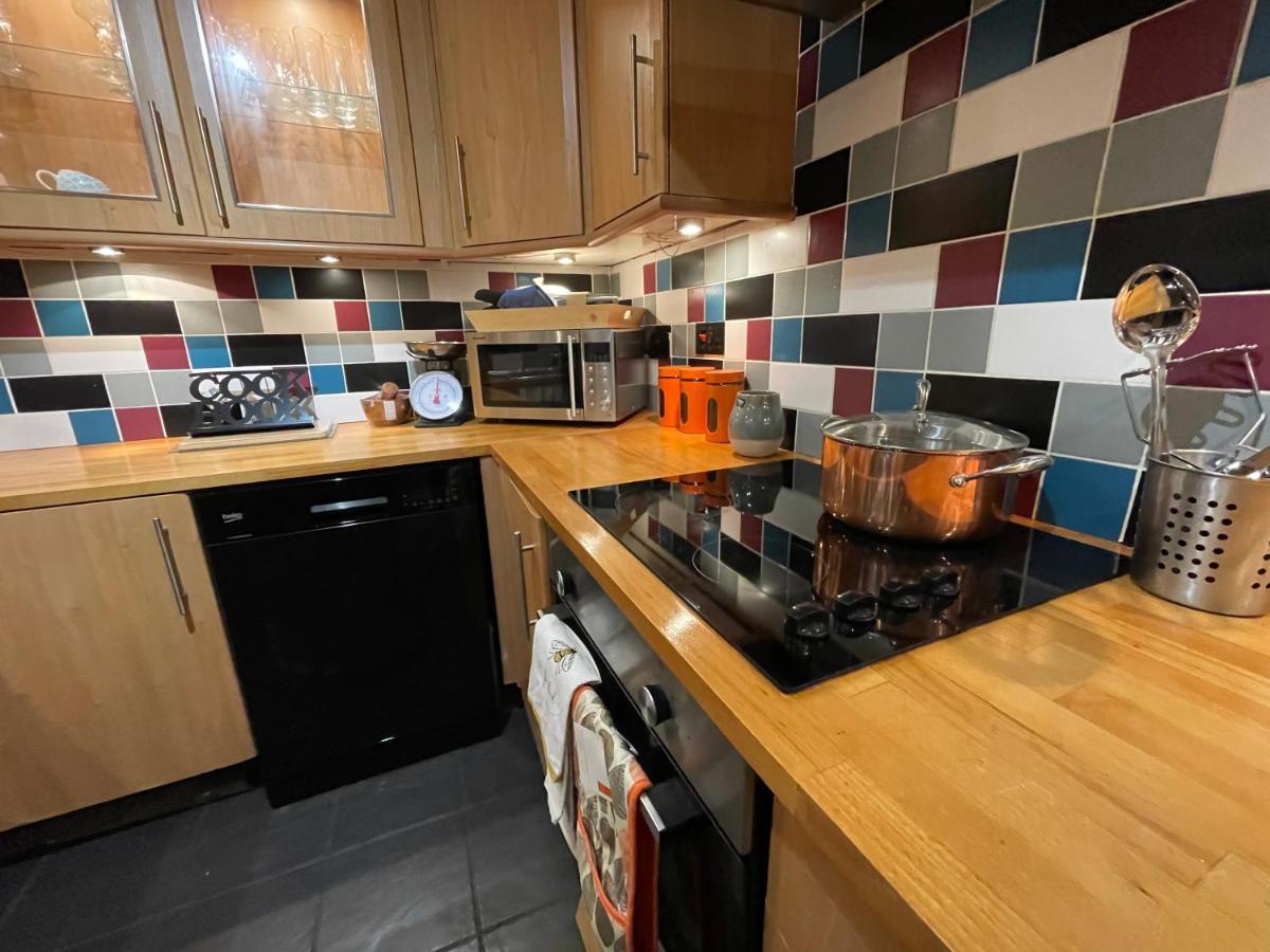 Cheerful 2 Bedroom Townhouse With Cinema Loft Holiday home Pembroke Dock