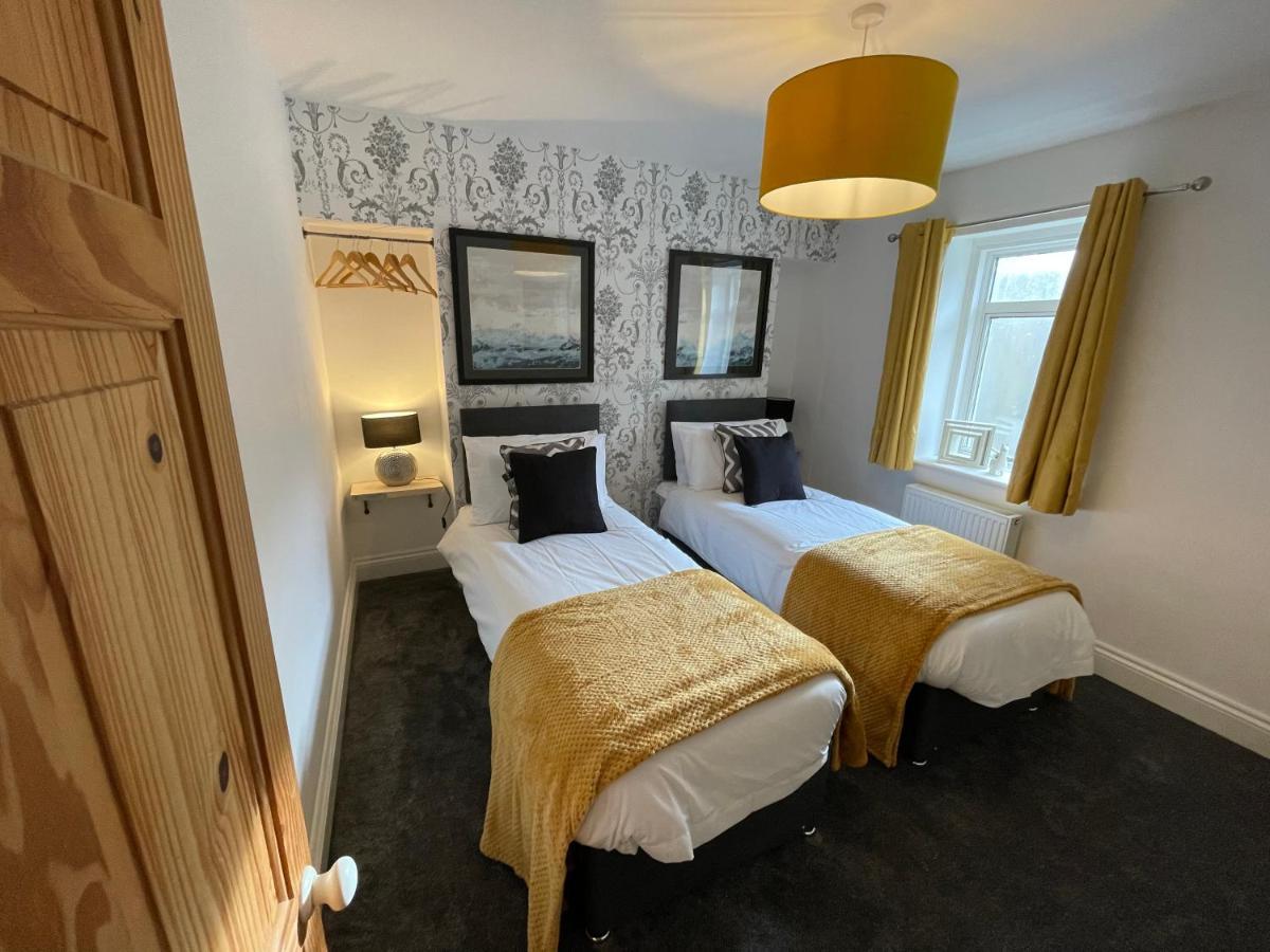 Cheerful 2 Bedroom Townhouse With Cinema Loft Holiday home Pembroke Dock