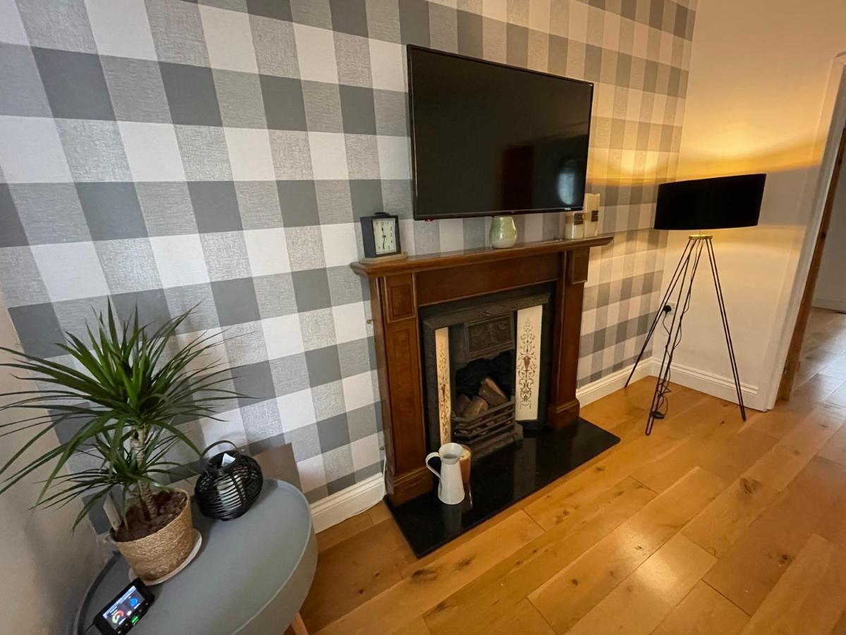 Cheerful 2 Bedroom Townhouse With Cinema Loft Holiday home Pembroke Dock