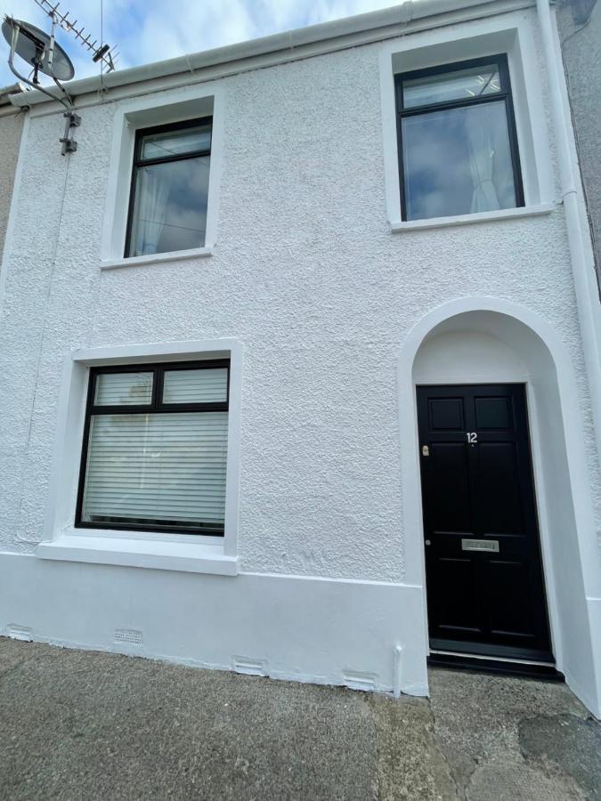 Cheerful 2 Bedroom Townhouse With Cinema Loft Pembroke Dock