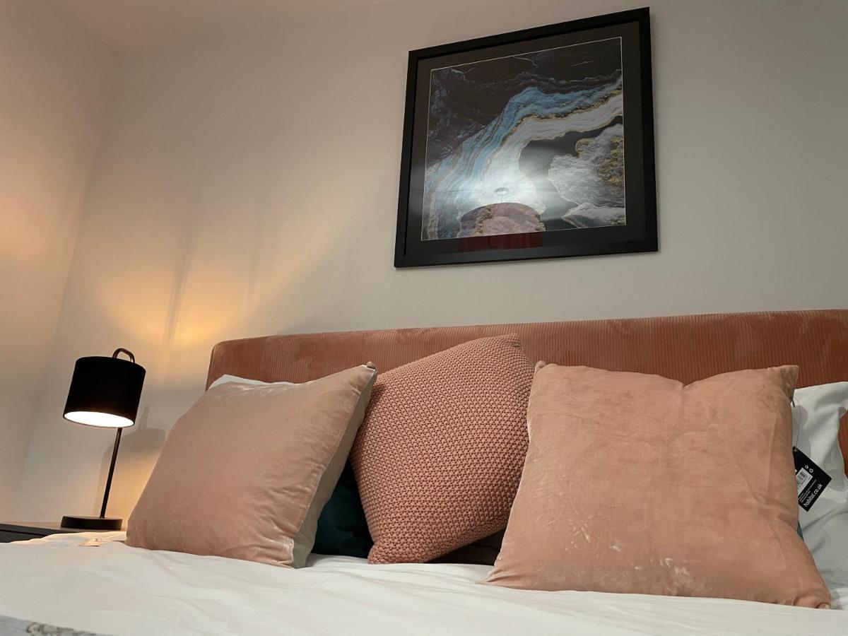 Cheerful 2 Bedroom Townhouse With Cinema Loft * Pembroke Dock
