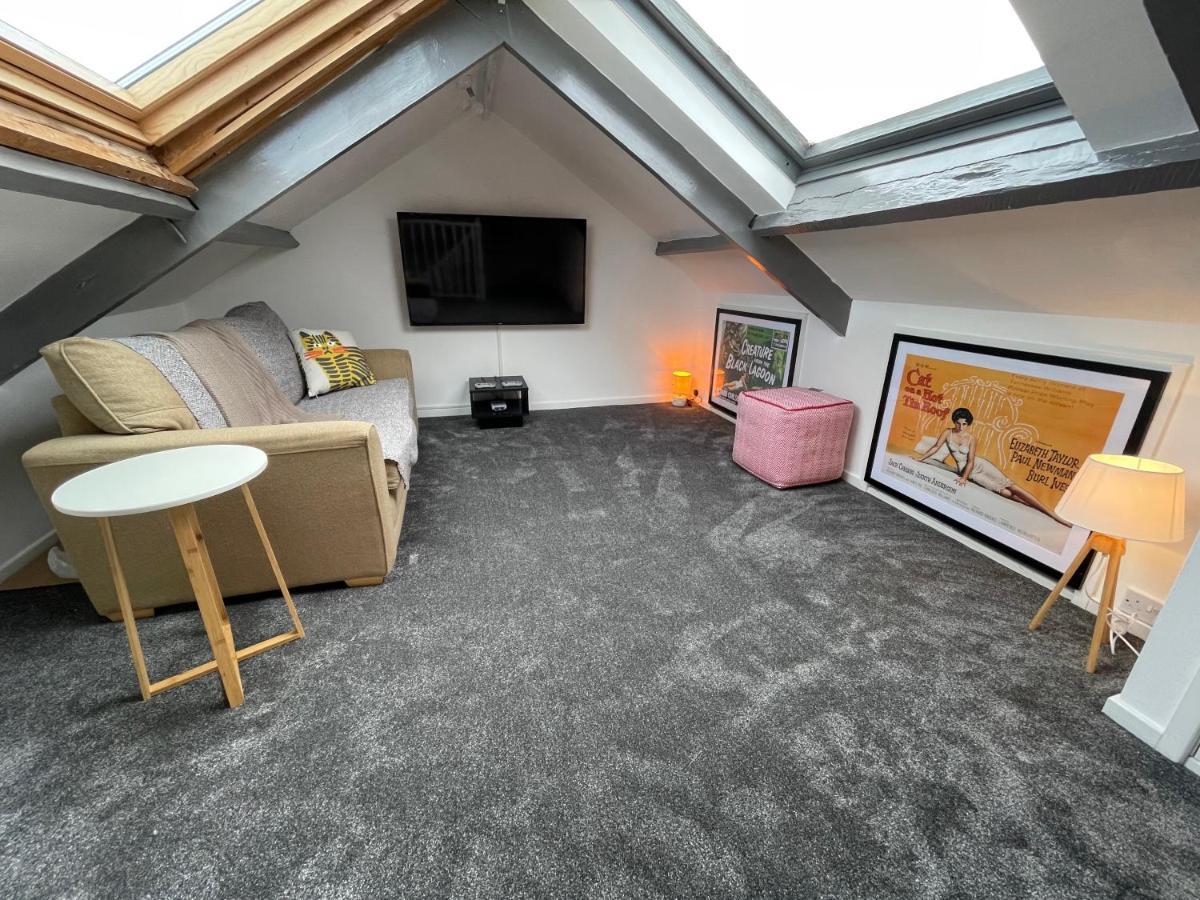 Cheerful 2 Bedroom Townhouse With Cinema Loft Holiday home
