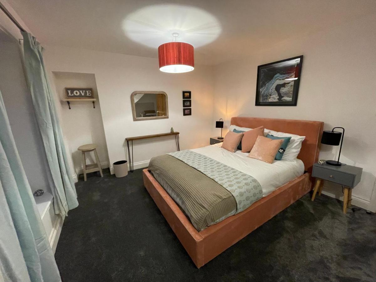 Cheerful 2 Bedroom Townhouse With Cinema Loft Holiday home Pembroke Dock