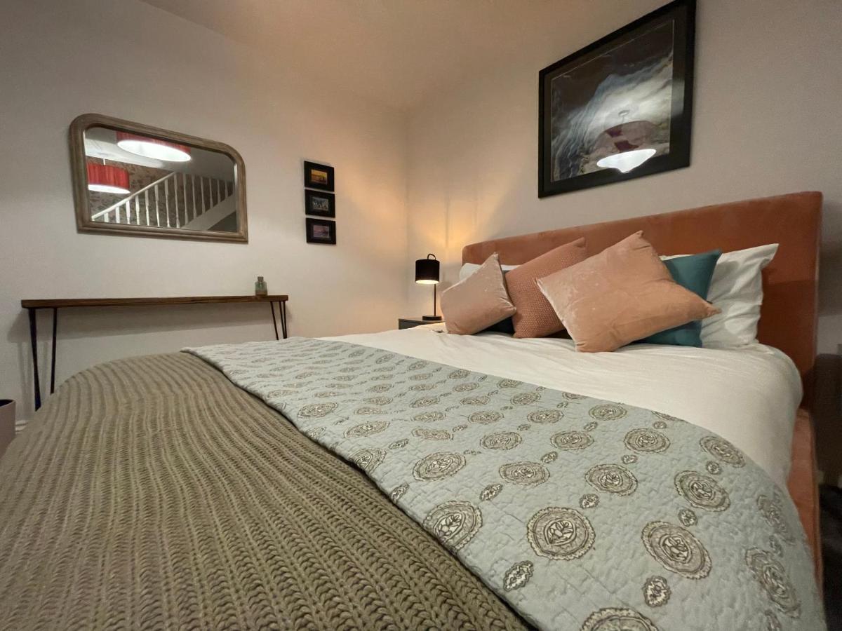 Cheerful 2 Bedroom Townhouse With Cinema Loft