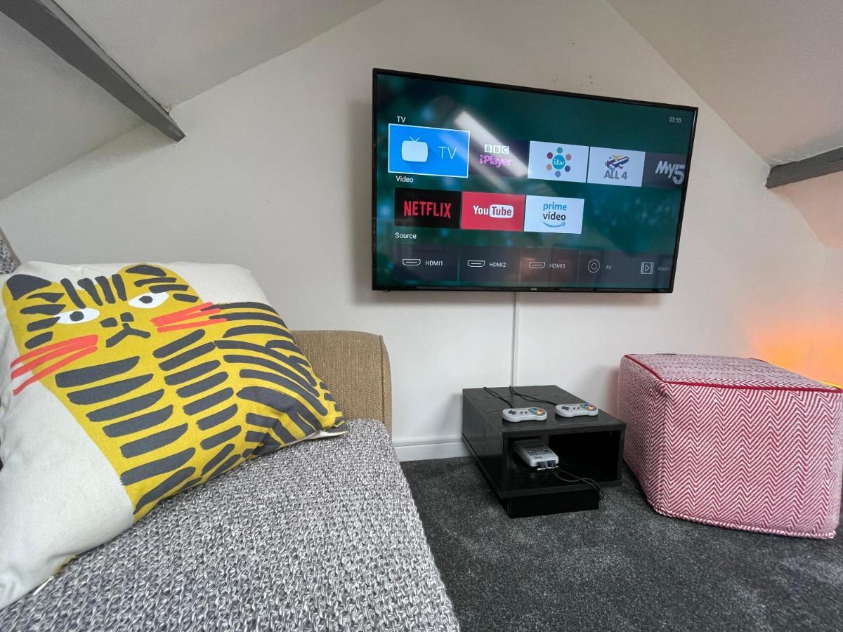 Cheerful 2 Bedroom Townhouse With Cinema Loft *