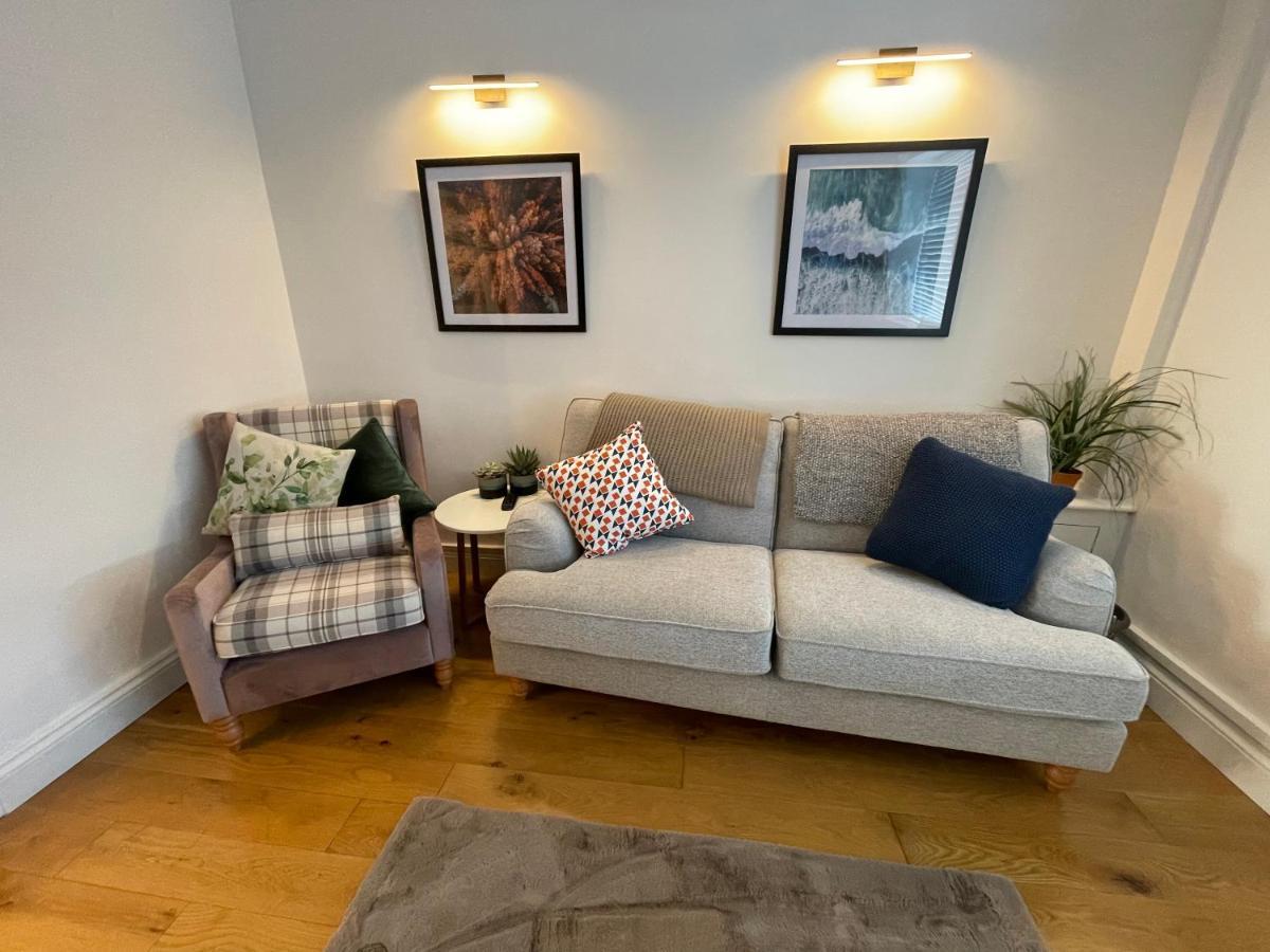 Cheerful 2 Bedroom Townhouse With Cinema Loft Holiday home Pembroke Dock