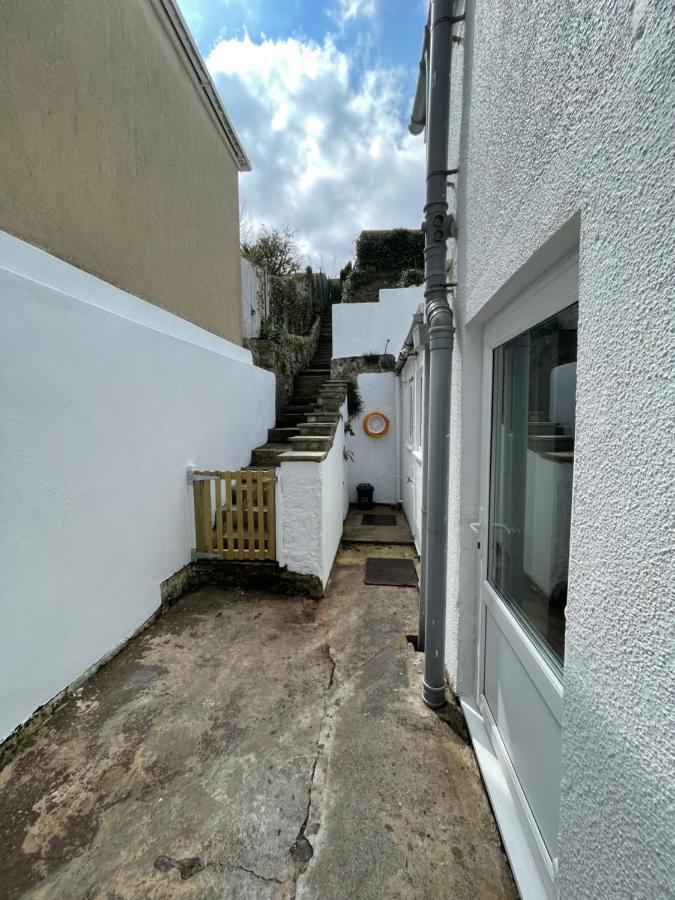 Cheerful 2 Bedroom Townhouse With Cinema Loft * Pembroke Dock